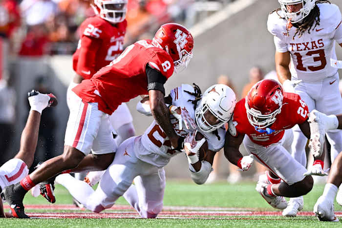 Texas RB Jonathon Brooks carries the ball against the Houston Cougars.